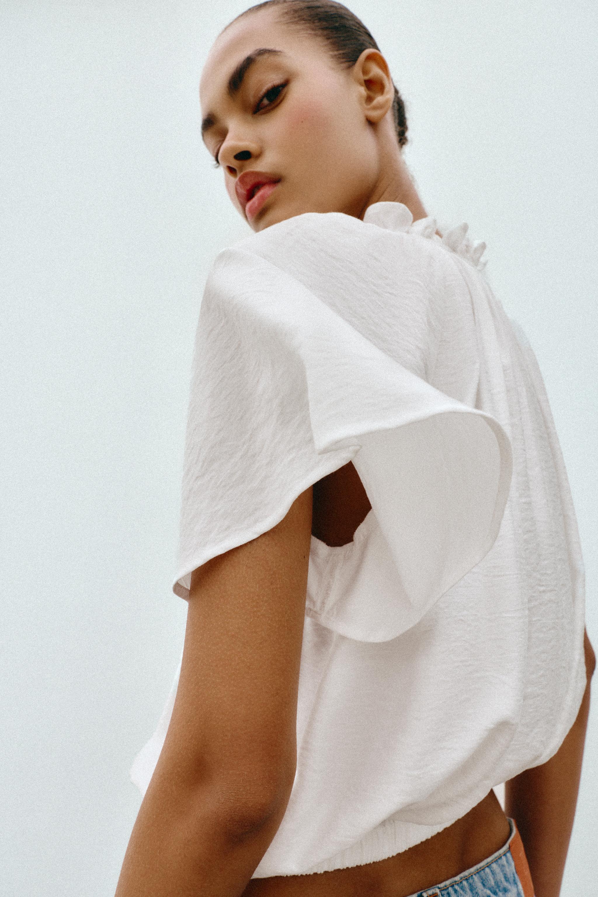 BLOUSE ROMANTIQUE À VOLANT